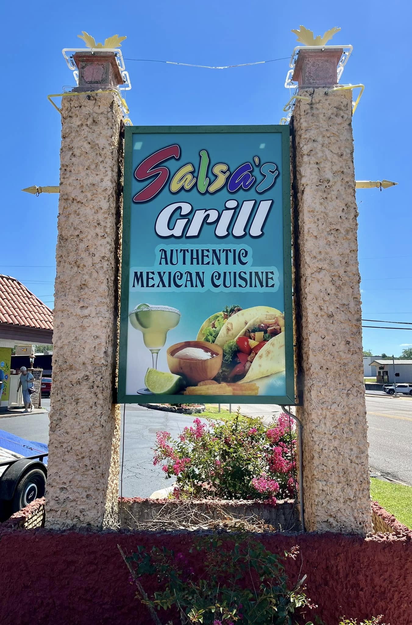 Outdoor freestanding pylon sign for Salsa's Grill, a Mexican restaurant, with custom graphics.